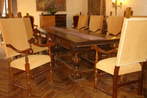 Restauro poltrone in noce a sciabola dell’800