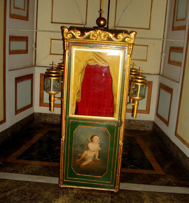 Restauro mobili antichi nella Reggia di Caserta